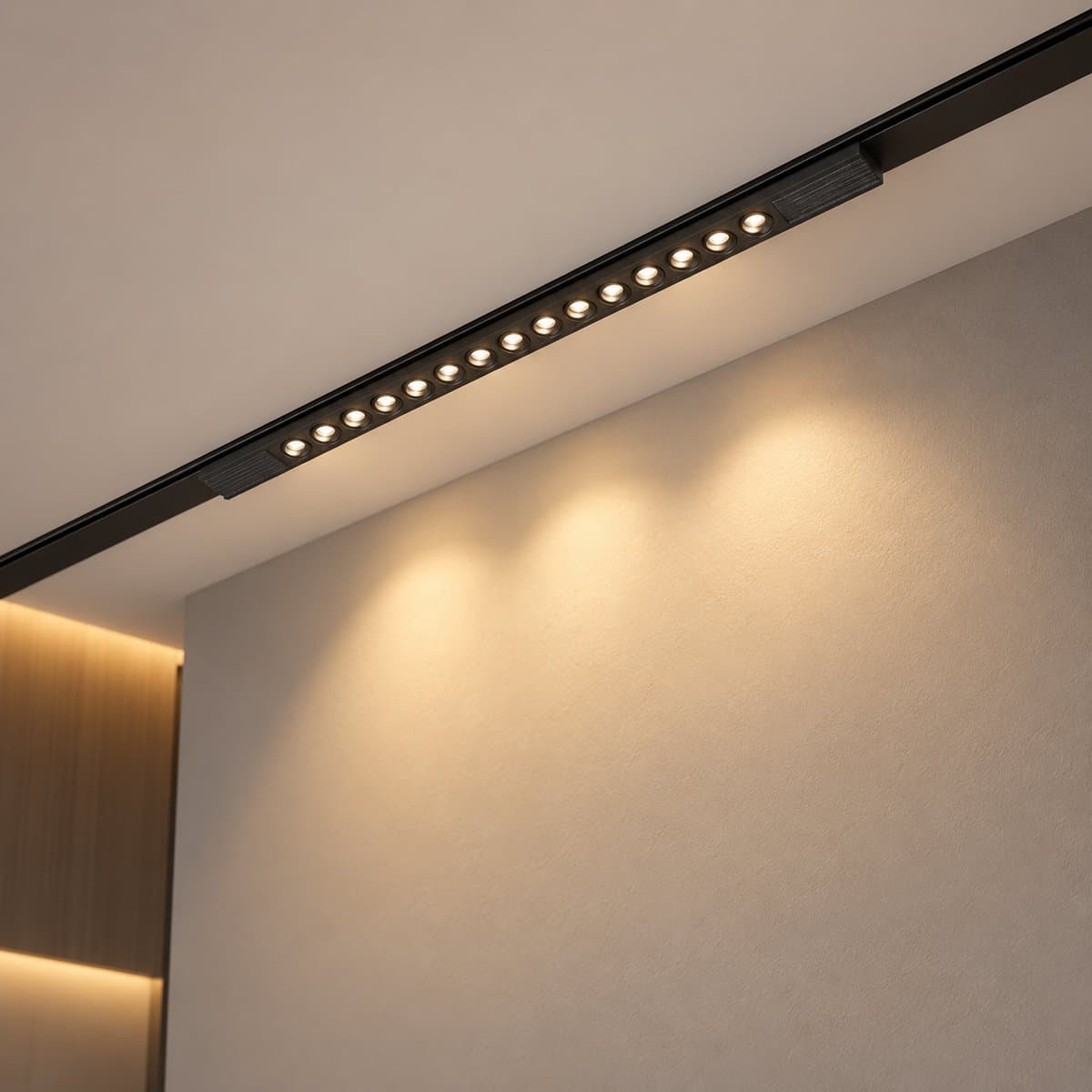 Đèn ray nam châm Trackline Linear Spotlight Philips đã lắp đặt, đang chiếu sáng