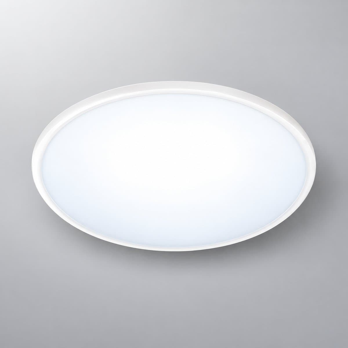 Đèn ốp trần thông minh WiZ SuperSlim 16W chụp góc nghiêng 3/4, thấy rõ thân và cạnh bên