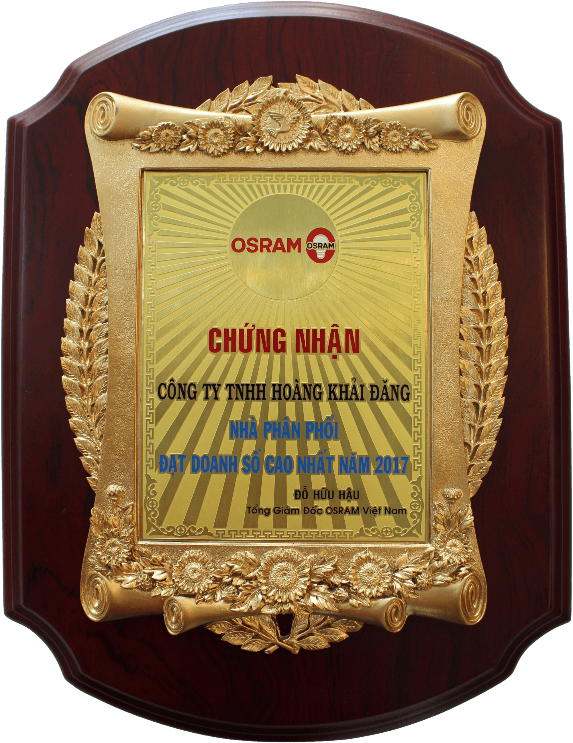 Kỷ niệm chương OSRAM chứng nhận Công ty TNHH Hoàng Khải Đăng là nhà phân phối đạt doanh số cao nhất năm 2017