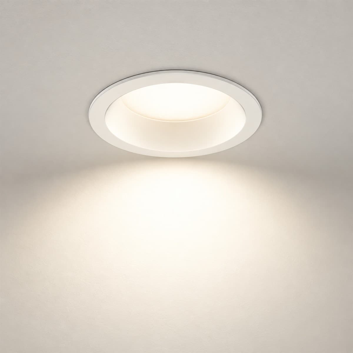 Đèn Downlight âm trần 12W 105° Tunable white Lumi đã lắp đặt, đang chiếu sáng