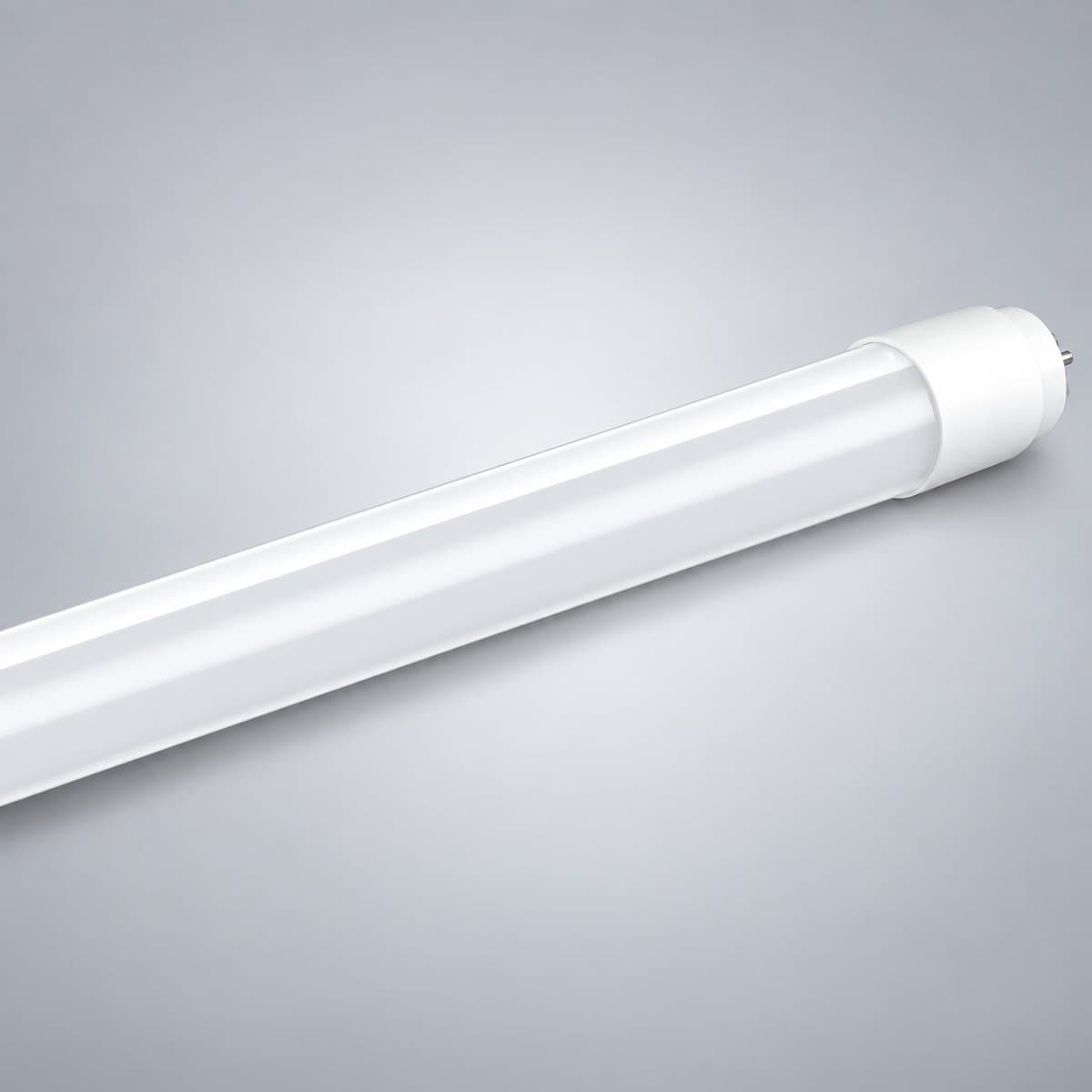 Đèn tuýp LED T8 Panasonic chụp góc nghiêng 3/4, thấy rõ thân và cạnh bên