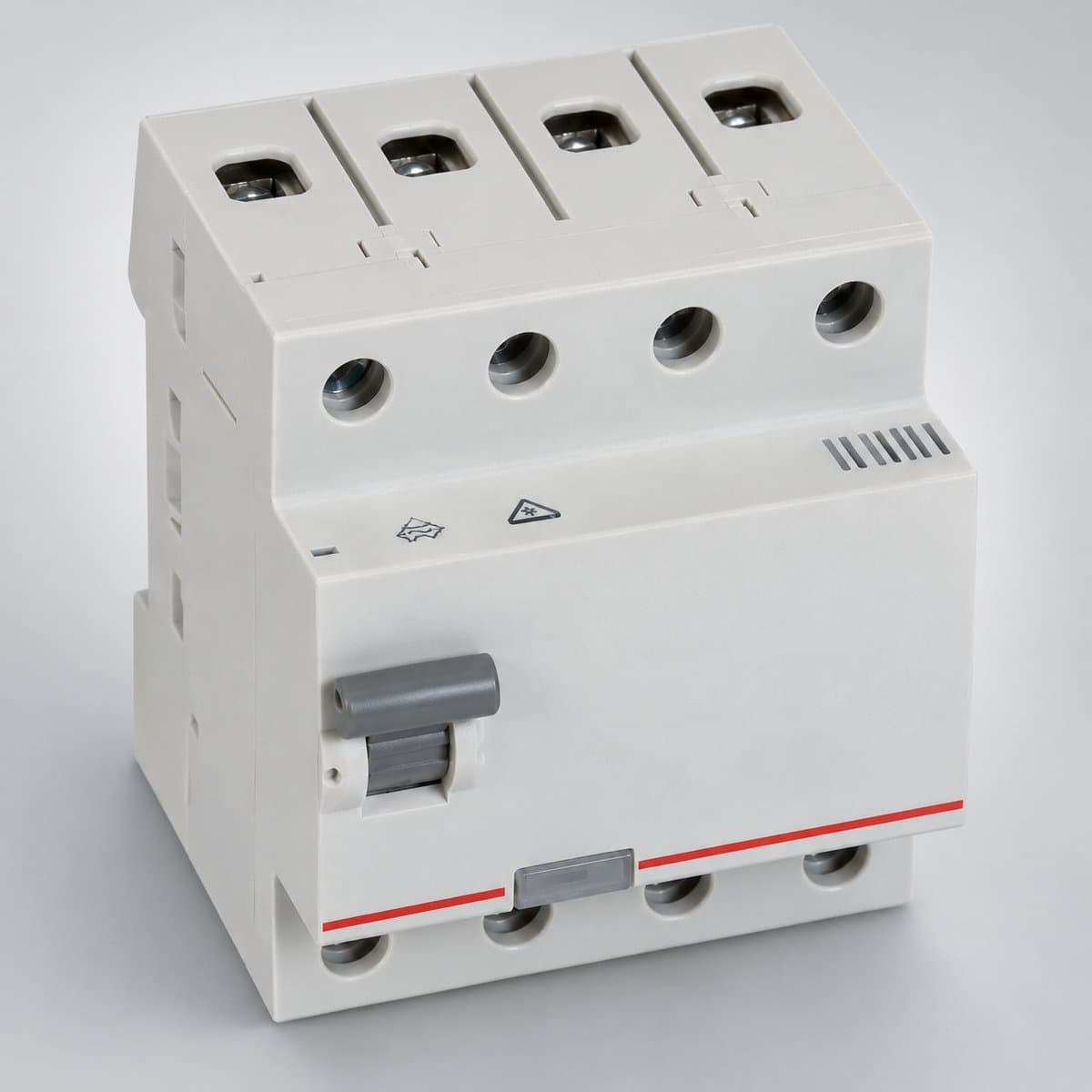 Cầu dao tự động, phích cắm và ổ cắm công nghiệp P17 Tempra Pro Legrand chụp góc nghiêng 3/4, thấy rõ mặt và cạnh bên