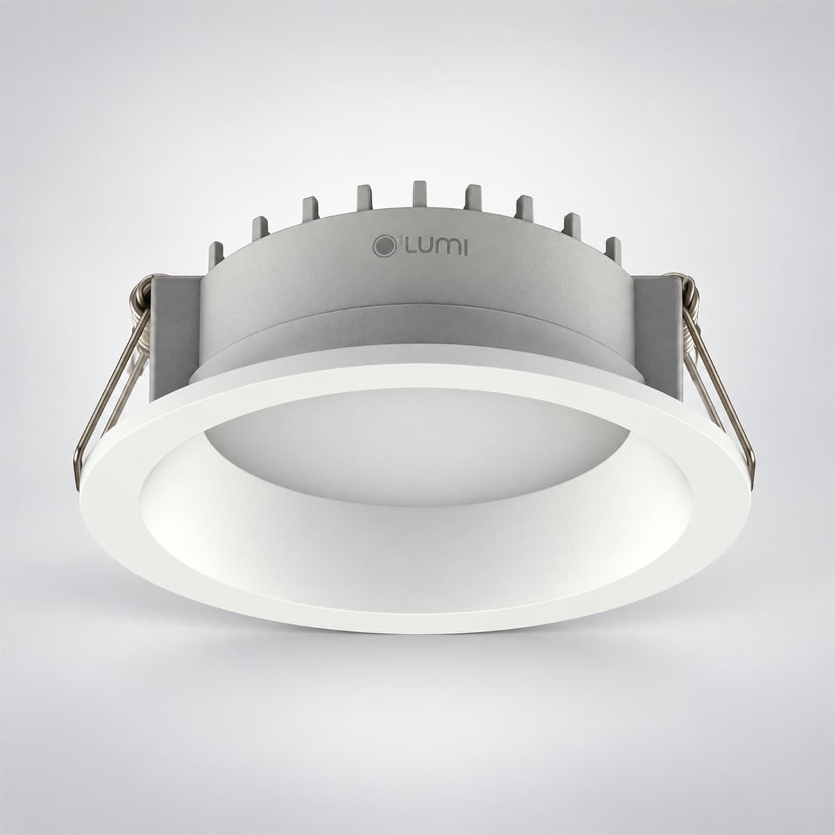 Đèn Downlight âm trần 12W 105° Tunable white Lumi chụp góc nghiêng 3/4, thấy rõ thân và cạnh bên