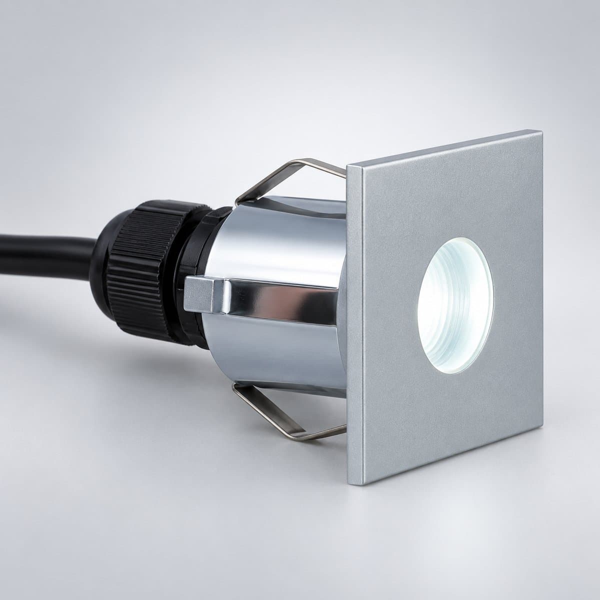Đèn lối đi, đèn chiếu chân Panasonic chụp góc nghiêng 3/4, thấy rõ thân và cạnh bên