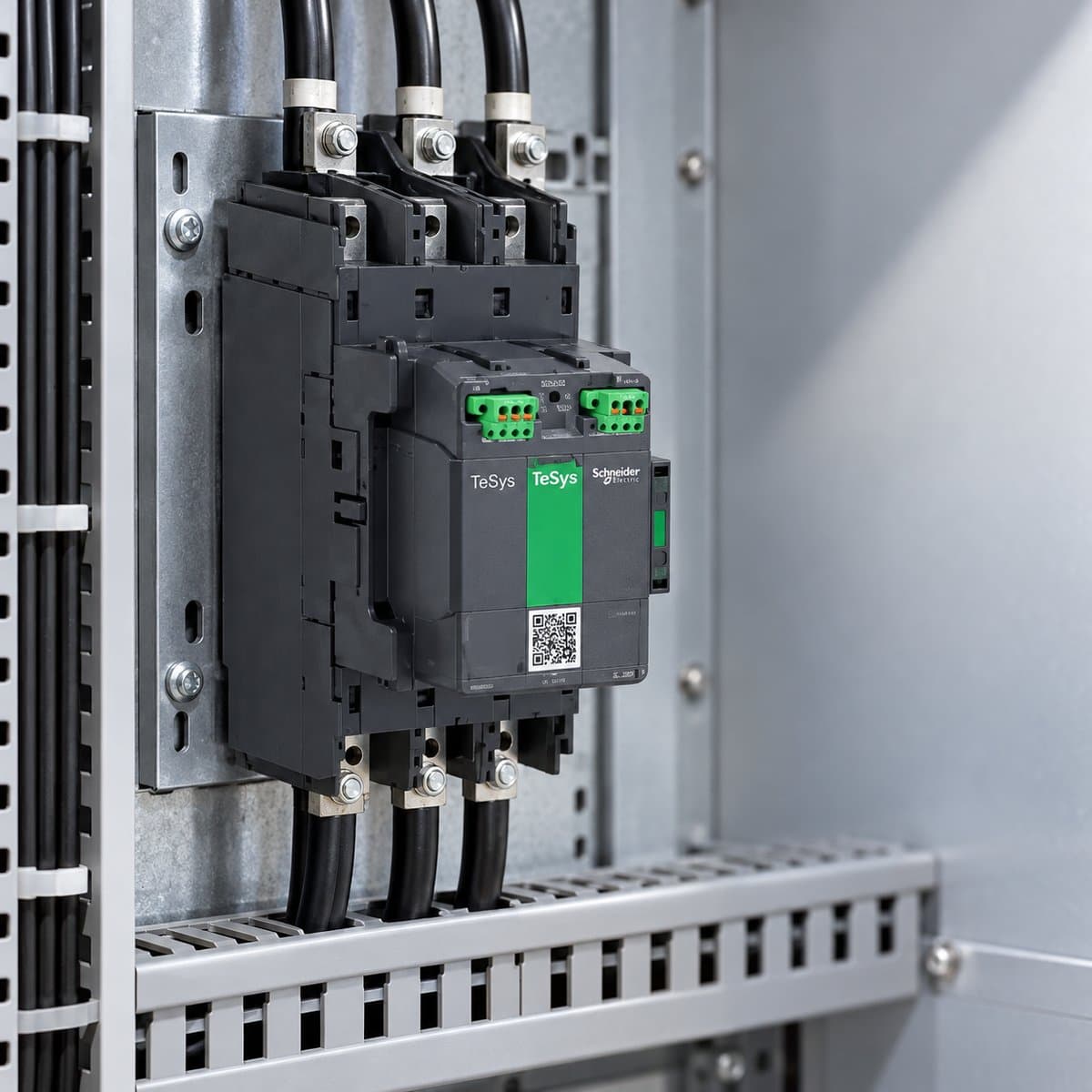 Khởi động từ TeSys Giga LC1G và phụ kiện Schneider đã lắp đặt trong nhà