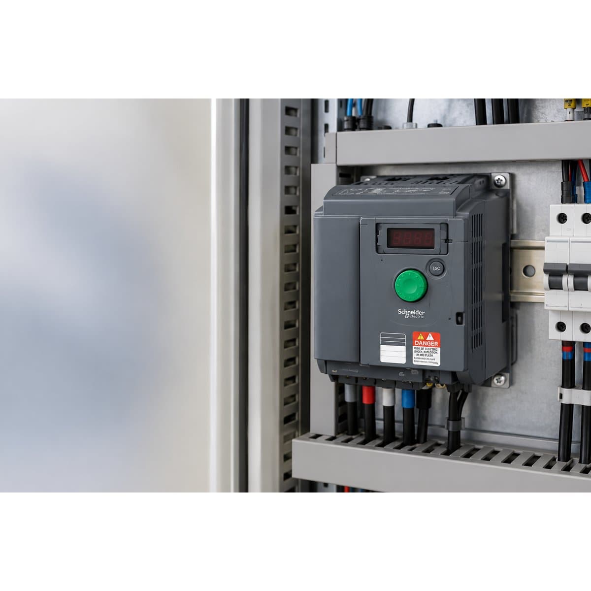 Biến tần Easy Altivar 310 Schneider đã lắp đặt trong nhà