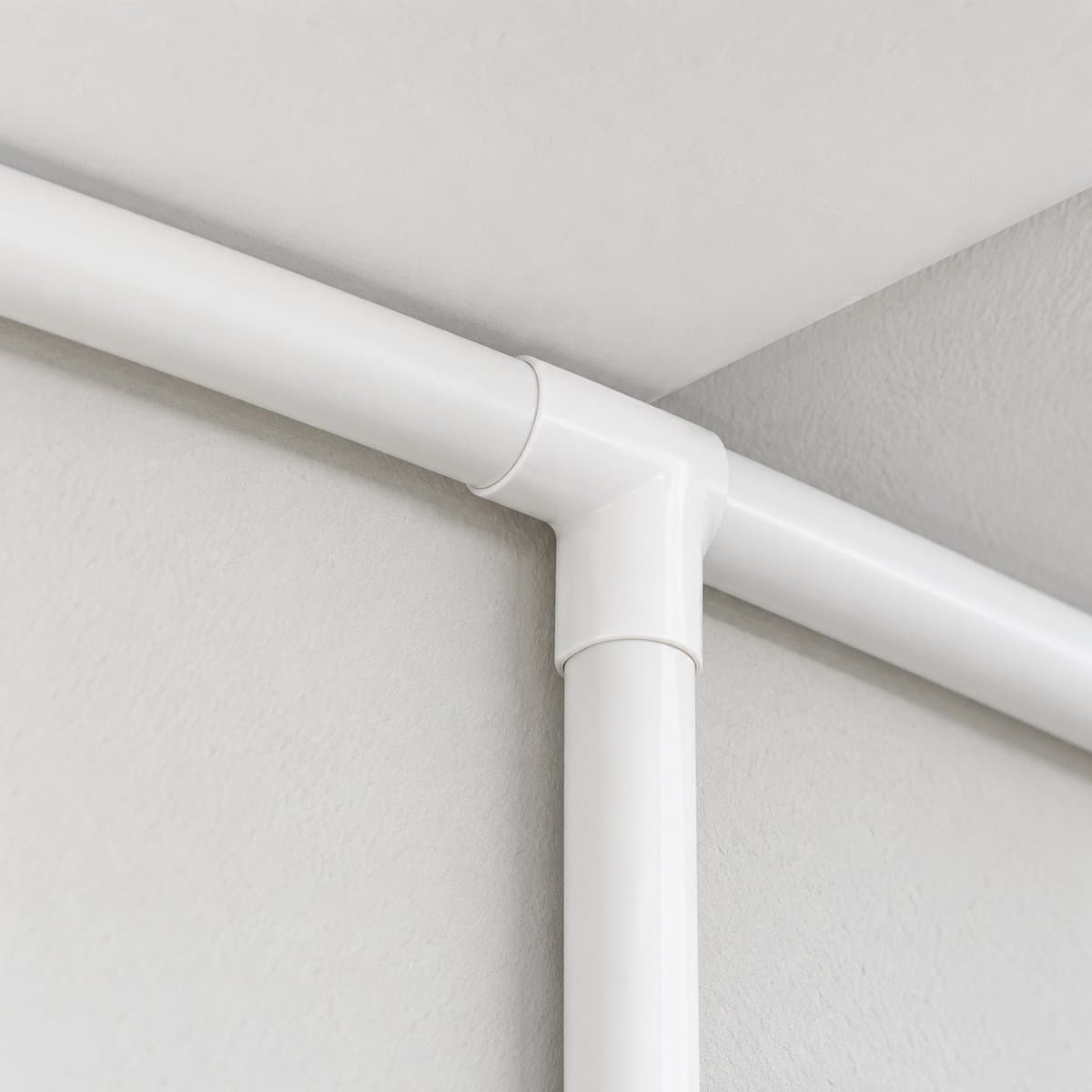 Phụ kiện ống luồn PVC Panasonic đã lắp đặt trong nhà
