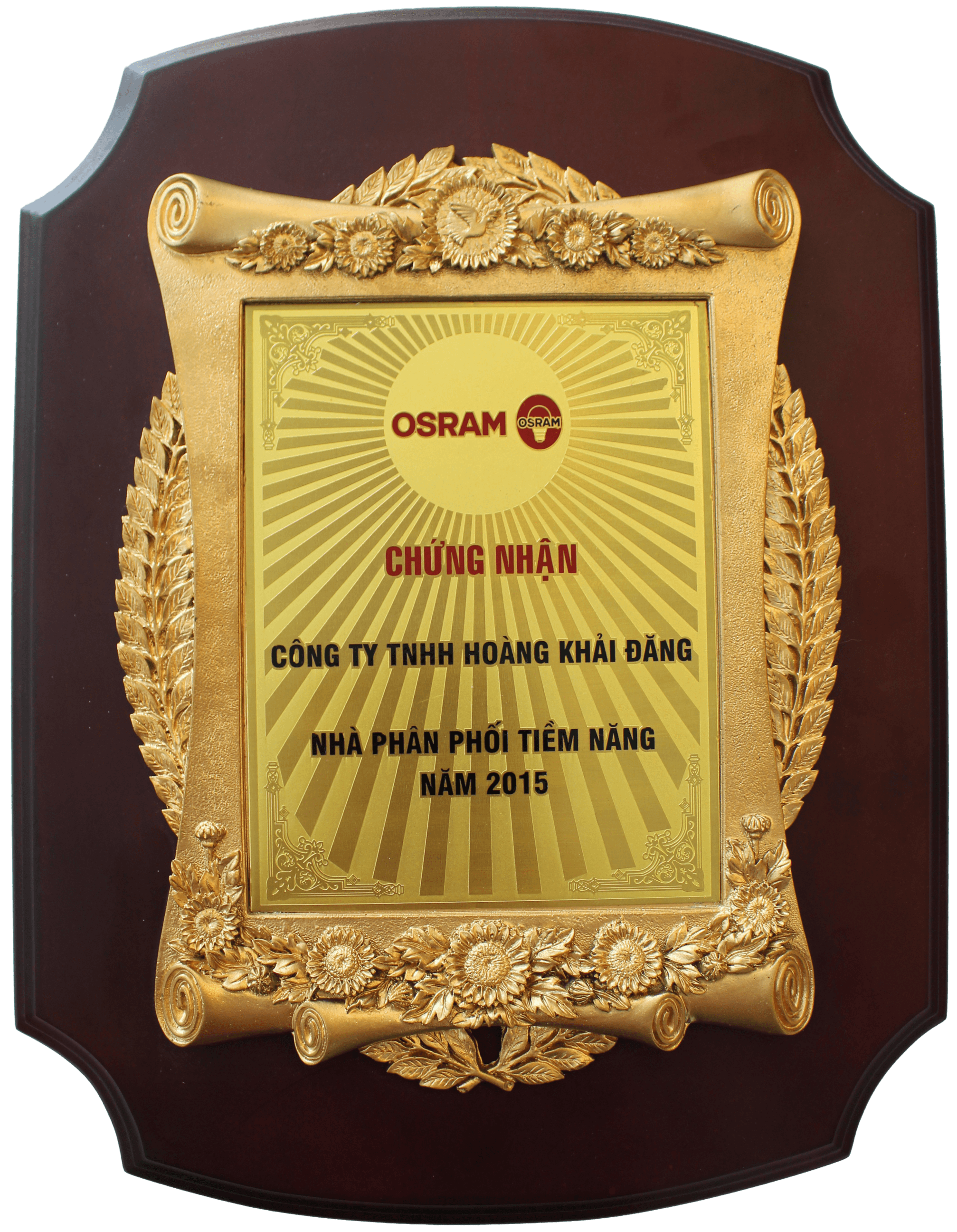 Kỷ niệm chương OSRAM khắc chữ chìm trên nền vàng, chứng nhận Công ty TNHH Hoàng Khải Đăng là nhà phân phối tiềm năng năm 2015