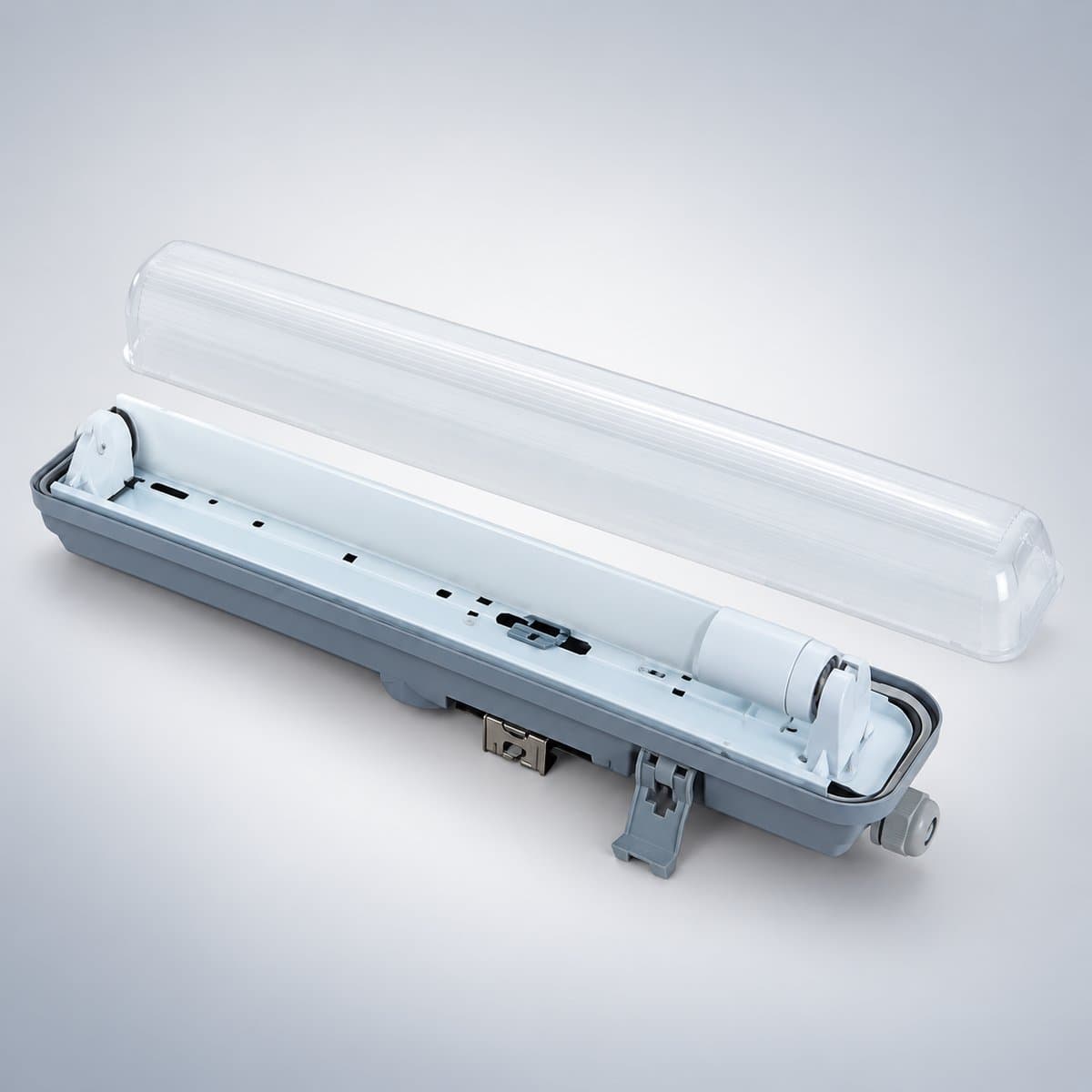 Đèn Máng đèn tuýp T8, máng đèn kín nước Panasonic chụp góc nghiêng 3/4, thấy rõ thân và cạnh bên