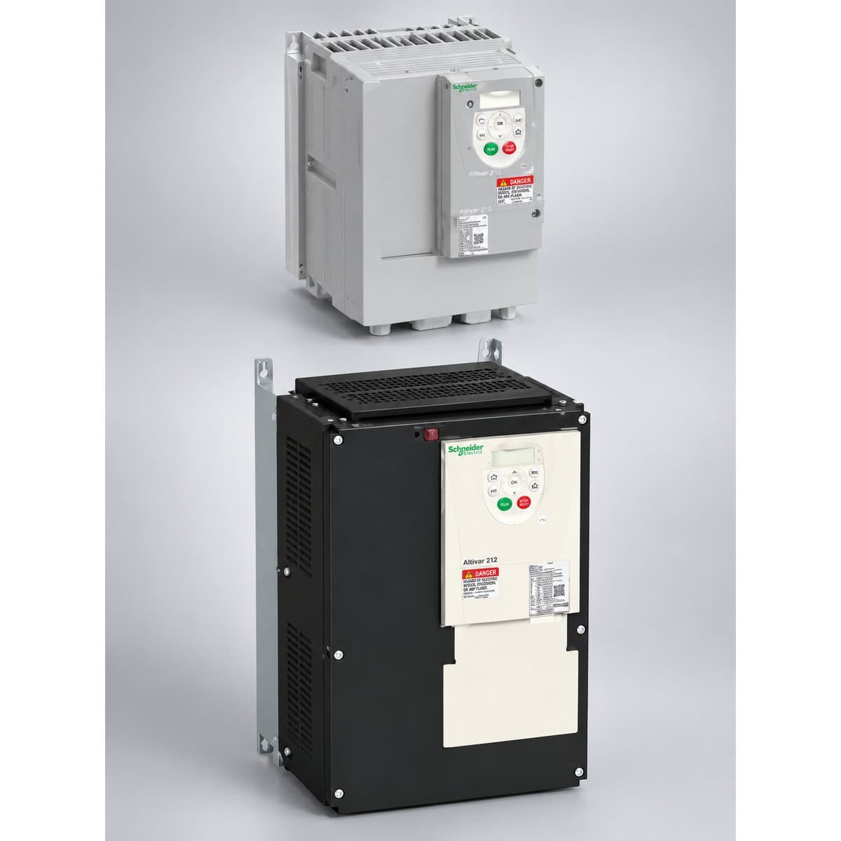 Biến tần Altivar 212 - Ứng dụng HVAC Schneider chụp góc nghiêng 3/4, thấy rõ mặt và cạnh bên