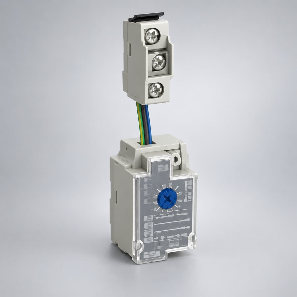 MCCB EasyPact EZC400/630 Schneider chụp góc nghiêng 3/4, thấy rõ mặt và cạnh bên
