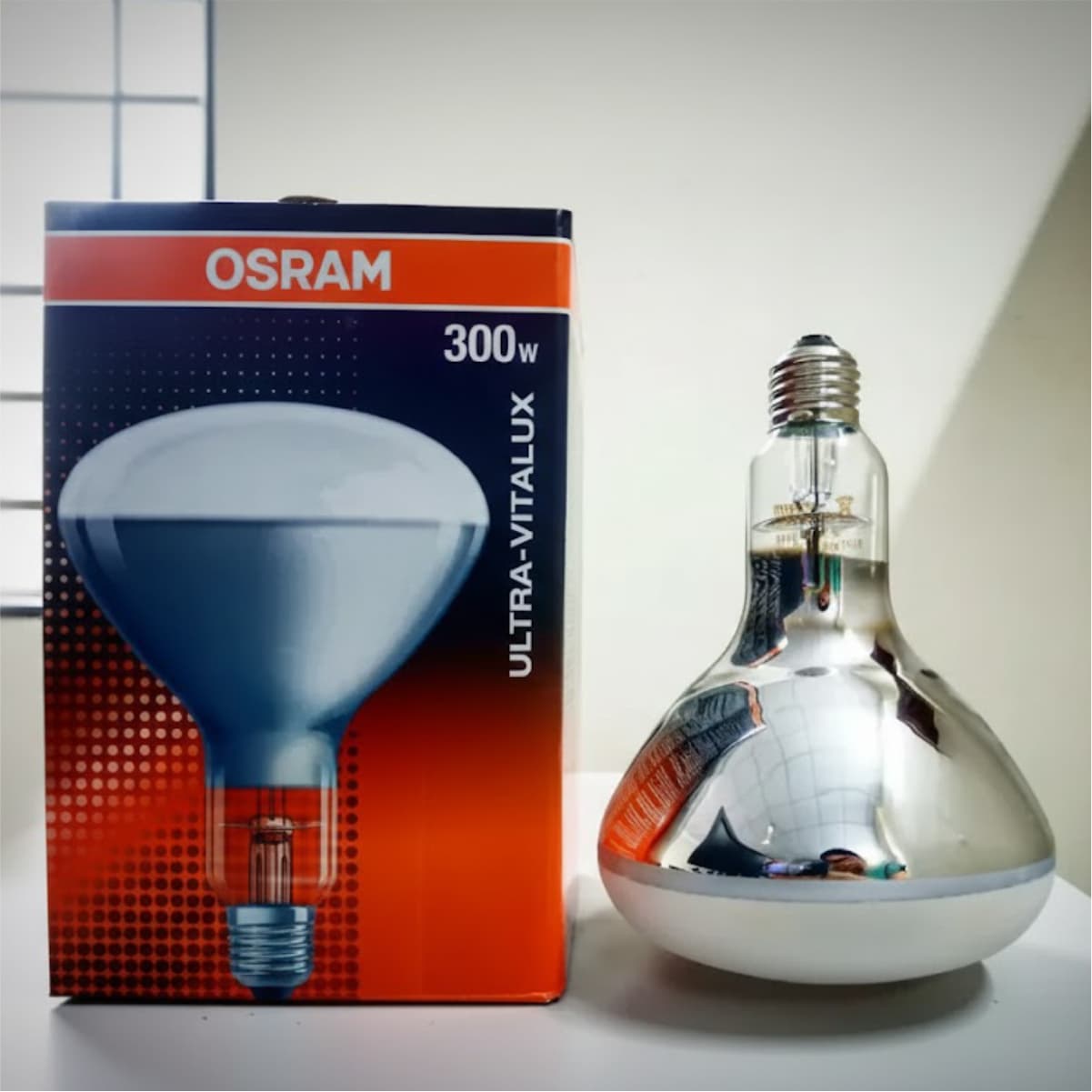 Bóng đèn ULTRA VITALUX 300W 230V E27 OSRAM Chính Hãng · đèn chuyên dụng — góc chéo 3/4